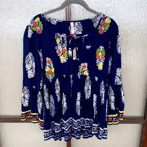 Anthropologie babydoll top in size Small fits to medium. Blue with embroidery